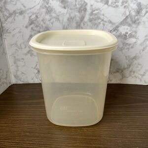 VTG Rubbermaid Servin' Saver #6 12 Cups Canister with Almond Lid 2.8L 0047